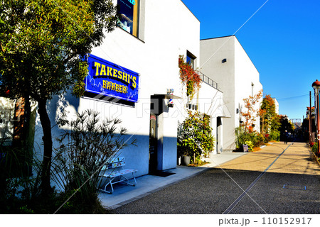 下北沢駅から東北沢駅間の新規開発エリア、商業施設リロードの風景 110152917