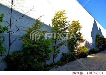 下北沢駅から東北沢駅間の新規開発エリア、商業施設リロードの風景 110152961