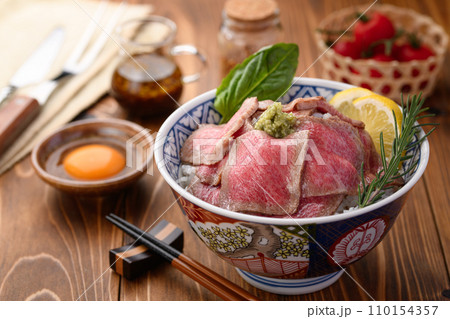 ローストビーフ丼 ローストビーフ丼 110154357