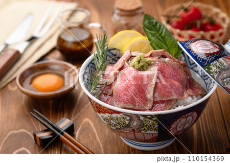 ローストビーフ丼 110154369