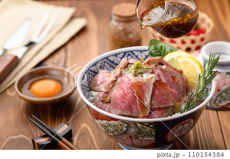 ローストビーフ丼 110154384