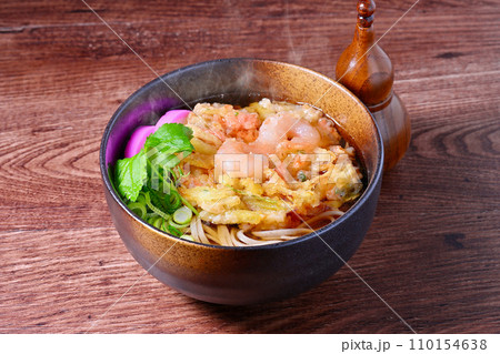 湯気は合成。かき揚げそば、蕎麦、年越しそば。お蕎麦、ソバ、めんつゆ、天ぷら、野菜と小エビのかき揚げ。 湯気は合成。かき揚げそば、蕎麦、年越しそば。お蕎麦、ソバ、めんつゆ、天ぷら、野菜と小エビのかき揚げ。 110154638