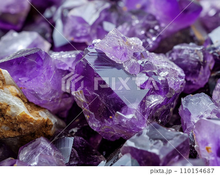 綺麗な紫のアメジストのイメージ背景　AI画像 110154687