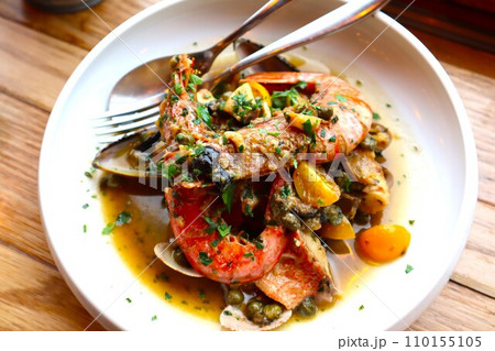 イタリアンレストランで食べたアクアパッツァ イタリアンレストランで食べたアクアパッツァ 110155105