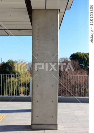 コンクリート打ち放しの柱 110155806
