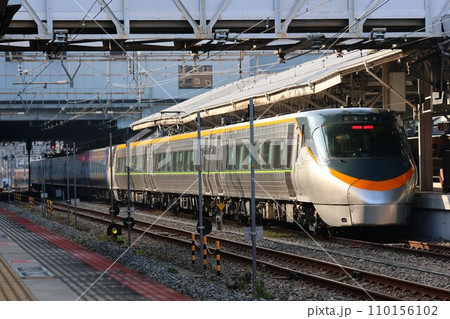 【JR四国】8000系「しおかぜ」(瀬戸大橋線:岡山駅) 【JR四国】8000系「しおかぜ」(瀬戸大橋線:岡山駅) 110156102
