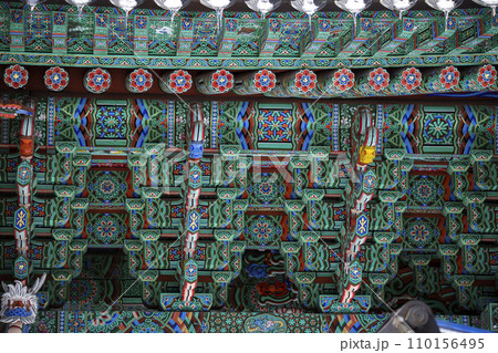 Roof of traditional Korean houses, Korean ancient architecture, snow, trees, and Korean-style houses Roof of traditional Korean houses, Korean ancient architecture, snow, trees, and Korean-style houses 110156495