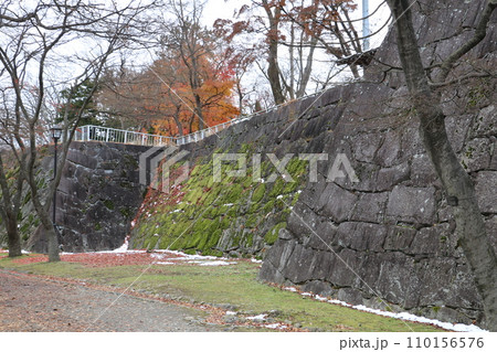 美しい石垣を今に残す盛岡城跡公園 110156576