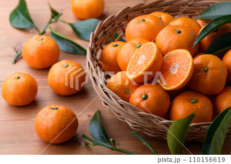 冬の味覚 とっても甘くておいしい小粒みかん 温州みかん 冬の味覚 とっても甘くておいしい小粒みかん 温州みかん 110156619