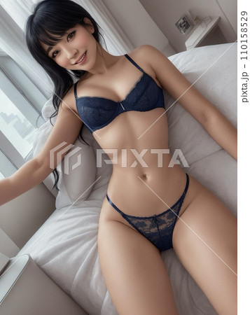 ランジェリーの女性 110158529