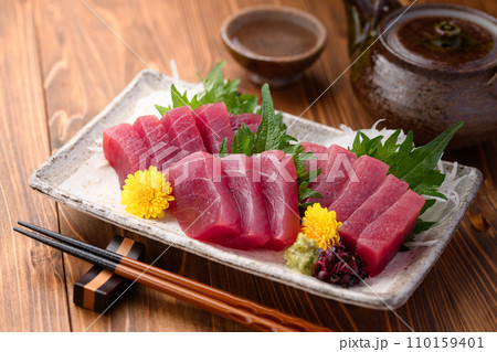 南紀勝浦港 めばち鮪 マグロの刺身 南紀勝浦港 めばち鮪 マグロの刺身 110159401