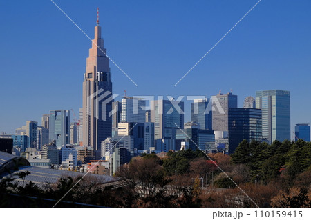 新宿周辺の超高層ビル群 110159415
