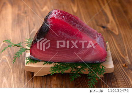 南紀勝浦港　めばち鮪 ブロック 110159476