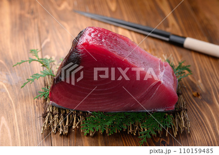 南紀勝浦港　めばち鮪 ブロック 110159485