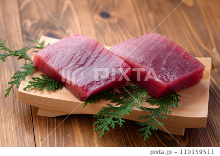 南紀勝浦港 めばち鮪 柵 南紀勝浦港 めばち鮪 柵 110159511