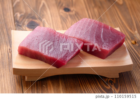 南紀勝浦港　めばち鮪 柵 110159515