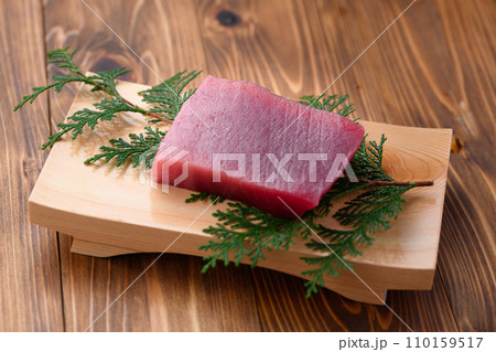 南紀勝浦港　めばち鮪 柵 110159517