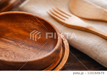 木製の食器 110160679