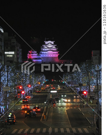 国宝姫路城の夜景と大手前通りのイルミネーション 110161636