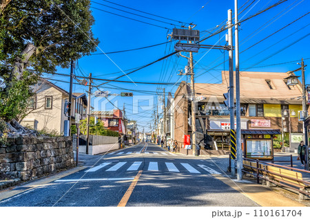 神奈川県鎌倉市の都市風景 北鎌倉駅 横浜鎌倉線 神奈川県鎌倉市の都市風景 北鎌倉駅 横浜鎌倉線 110161704