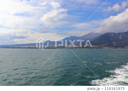 海上から見る雲仙普賢岳火砕流跡地 110161975