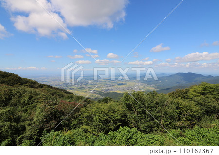 2023年9月の茨城県の筑波山の男体山の山頂からの景色 2023年9月の茨城県の筑波山の男体山の山頂からの景色 110162367