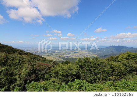 2023年9月の茨城県の筑波山の男体山の山頂からの景色 2023年9月の茨城県の筑波山の男体山の山頂からの景色 110162368