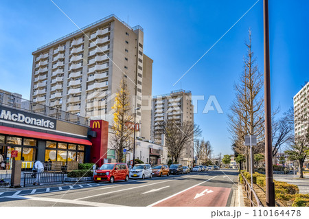 横浜市栄区の都市風景　本郷台駅　けやきロード本郷台 110164478