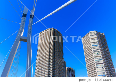 東京都　江東区 東雲の都市風景　立ち並ぶタワーマンション 110166841