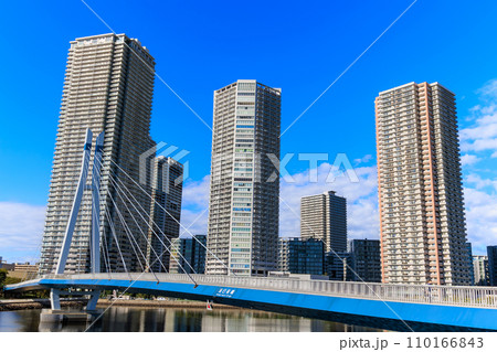 東京都　江東区 東雲の都市風景　立ち並ぶタワーマンション 110166843