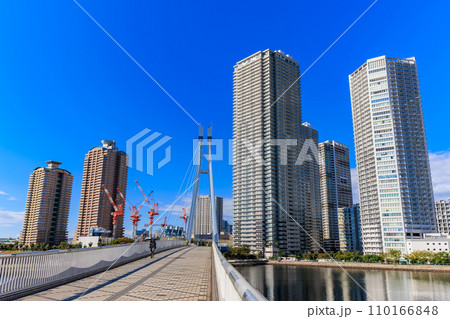 東京都　江東区 東雲の都市風景　立ち並ぶタワーマンション 110166848