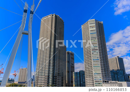 東京都　江東区 東雲の都市風景　立ち並ぶタワーマンション 110166853