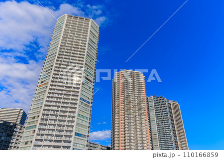 東京都　江東区 東雲の都市風景　立ち並ぶタワーマンション 110166859