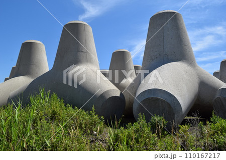 海岸の波消しブロック 110167217