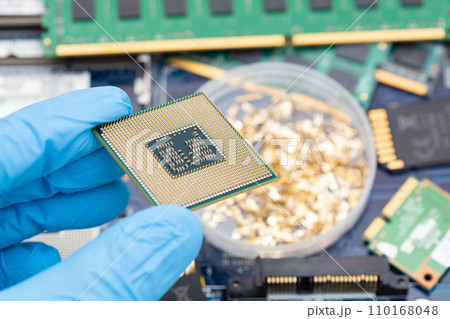 廃棄した電子機器から貴金属を回収しリサイクル　イメージ 110168048