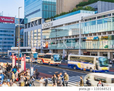 バス・高速バスイメージ　新宿駅南口 110168521