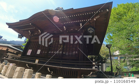 十二社熊野神社 日本、東京、新宿区。新宿中央公園そばの自然あふれる神社 十二社熊野神社 日本、東京、新宿区。新宿中央公園そばの自然あふれる神社 110168549