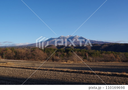快晴の八ヶ岳(山梨県 北杜市 朝) 快晴の八ヶ岳(山梨県 北杜市 朝) 110169698