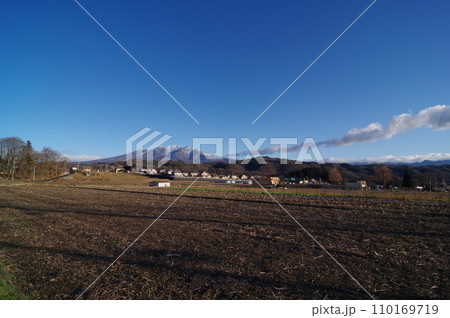 快晴の八ヶ岳(山梨県 北杜市 朝) 快晴の八ヶ岳(山梨県 北杜市 朝) 110169719