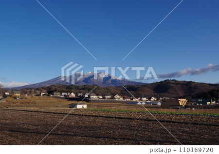 快晴の八ヶ岳(山梨県 北杜市 朝) 快晴の八ヶ岳(山梨県 北杜市 朝) 110169720
