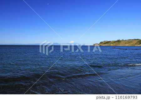 三浦半島から見た富士山 110169793