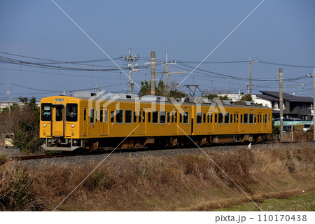 宇部線を走る105系普通電車2両 110170438