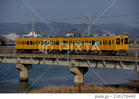 宇部線を走る105系普通電車2両 110170440