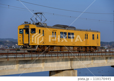 小野田線を走る123系普通電車 小野田線を走る123系普通電車 110170445