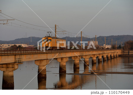 小野田線を走る123系普通電車 小野田線を走る123系普通電車 110170449