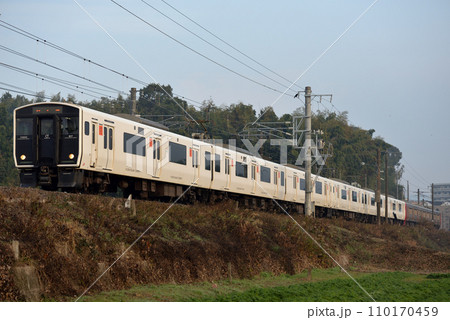 鹿児島本線を走る817系+813系普通電車9両 鹿児島本線を走る817系+813系普通電車9両 110170459