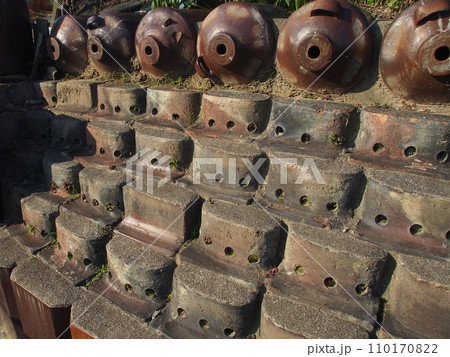 常滑市　遊歩道の土管 110170822