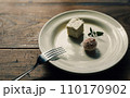 柔らかい光の当たるスイーツ 110170902
