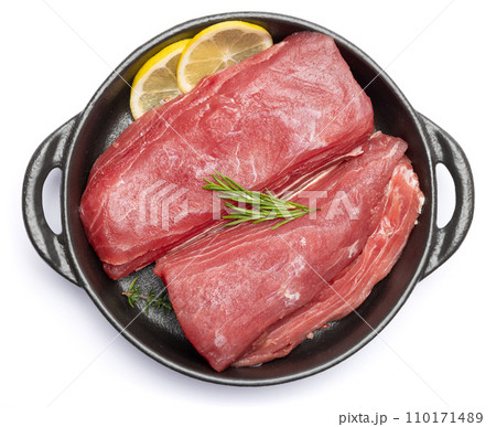 Fresh tuna Fish steak in a black ceramic dish isolated on white background 110171489