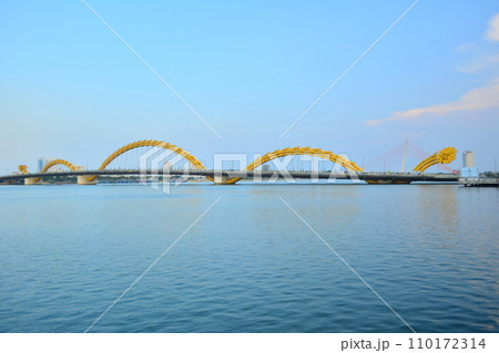ベトナム、ダナンのロン橋(ドラゴンブリッジ) ベトナム、ダナンのロン橋(ドラゴンブリッジ) 110172314